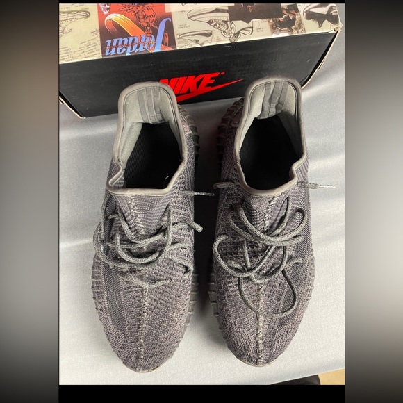 Yeezy Boost 350 v2 Black Non-Reflective - Picture 3 of 5